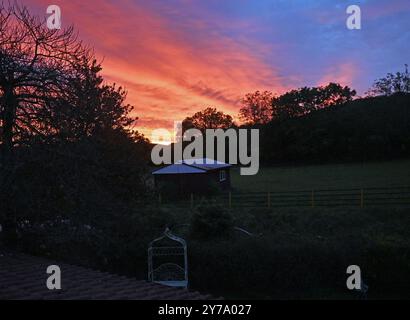 Bristol, Royaume-Uni. 29 septembre 2024. Par un matin d'automne doux, la journée commence avec un merveilleux horizon crédit : Robert Timoney/Alamy Live News Banque D'Images