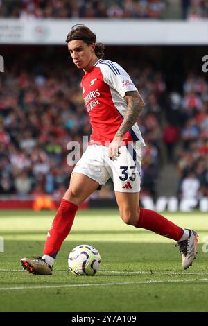 Londres, Royaume-Uni. 29 septembre 2024. Le défenseur de l'arsenal Riccardo Calafiori (33) lors du match Arsenal FC contre Leicester City FC English premier League à l'Emirates Stadium, Londres, Angleterre, Royaume-Uni le 28 septembre 2024 crédit : Every second Media/Alamy Live News Banque D'Images