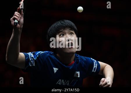 Pékin, Chine. 29 septembre 2024. Harimoto Tomokazu sert lors du match de 1er tour masculin entre Harimoto Tomokazu du Japon et Wong Chun Ting du Hong Kong chinois au World Tennis de table (WTT) China Smash 2024 à Pékin, en Chine, le 29 septembre 2024. Crédit : Xiao Yijiu/Xinhua/Alamy Live News Banque D'Images