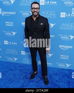 Los Angeles, États-Unis. 28 septembre 2024. Jeremy Piven arrive au Gala du 35e anniversaire des Project Angel Food Angel Awards qui se tient aux Milk Studios de Los Angeles, CA, le samedi 28 septembre 2024. (Photo de Sthanlee B. Mirador/Sipa USA) crédit : Sipa USA/Alamy Live News Banque D'Images