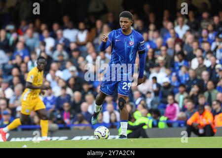 Londres, Royaume-Uni. 28 septembre 2024. Wesley Fofana du Chelsea FC lors du match de Chelsea FC v Brighton & Hove Albion FC English premier League à Stamford Bridge, Londres, Angleterre, Royaume-Uni le 28 septembre 2024 Credit : Every second Media/Alamy Live News Banque D'Images