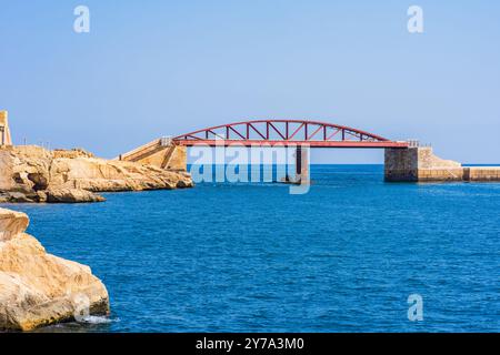 – Elmo Bridge à Valletta Grand Harbour, Malte. Banque D'Images