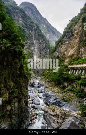 Tunnel de neuf virages dans le parc national de Taroko à Xiulin, Hualien, Taiwan Banque D'Images