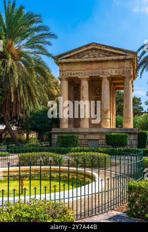 Monument Alexander Ball dans le jardin public de Lower Barrakka à la Valette, Malte. Banque D'Images