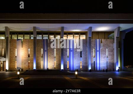 La nuit, vue extérieure de la Knesset, le parlement israélien sur Givat Ram, Jérusalem, la capitale d'Israël. Banque D'Images