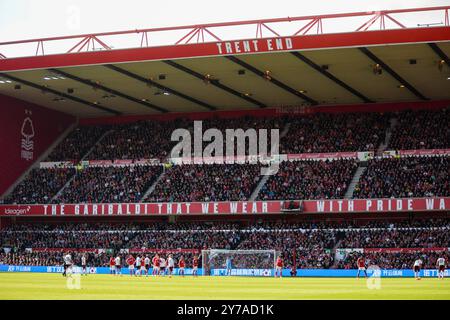 Nottingham, Royaume-Uni. 28 septembre 2024. Un Trent End complet lors du match de Nottingham Forest FC contre Fulham FC English premier League au City Ground, Nottingham, Angleterre, Royaume-Uni le 28 septembre 2024 crédit : Every second Media/Alamy Live News Banque D'Images