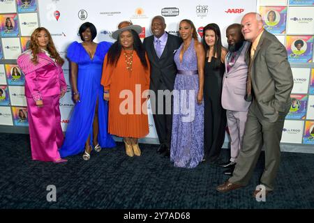 Camille Proctor, Nadine Wright-Arbubakrr, Morgan Harper Nichols, Rodney Peete, Holly Robinson Peete, Michele Kong, Eric Aquino und Jason McElwain BEI der HollyRod Foundation DesignCares Gala im Rolling Greens DTLA. Los Angeles, 28.09.2024 Banque D'Images