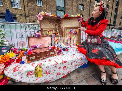 king's Cross, Londres 29 septembre 2024 la vente de bottes de voiture classique un week-end rempli et un paradis vintage et d'occasion pour les amateurs, le festival de deux jours très apprécié comprend des achats durables de qualité, des divertissements et bien plus encore dans trois endroits différents de King's Cross : Granary Square, Lewis Cubitt Square et Coal Drops Yard. 28-29 Sep 2024 Paul QuezadaNeiman/Alamy Live News Banque D'Images