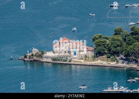 Kotor, Monténégro, 3 août 2024. Bâtiment de l'Institut de biologie marine à Dobrota. Banque D'Images