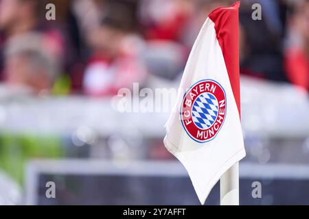 Beim Eckball Ecke, Eckfahne , drapeau de coin, dans le match FC BAYERN MUENCHEN - BAYER 04 LEVERKUSEN 1-1 le 28 septembre 2024 à Munich, Allemagne. Saison 2024/2025, 1.Bundesliga, FCB,, München, journée 5, 5.Spieltag photographe : Peter Schatz - LA RÉGLEMENTATION DFL INTERDIT TOUTE UTILISATION DE PHOTOGRAPHIES comme SÉQUENCES D'IMAGES et/ou QUASI-VIDÉO - Banque D'Images