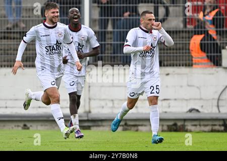 Seraing, Belgique. 29 septembre 2024. Jonathan D'Ostilio de Liège célèbre après avoir marqué lors d'un match de football entre le RFC Seraing et le RFC Liège, dimanche 29 septembre 2024 à Seraing, le jour 6 de la deuxième division 2024-2025 'Challenger Pro League' 1B du championnat belge. BELGA PHOTO JOHAN Eyckens crédit : Belga News Agency/Alamy Live News Banque D'Images