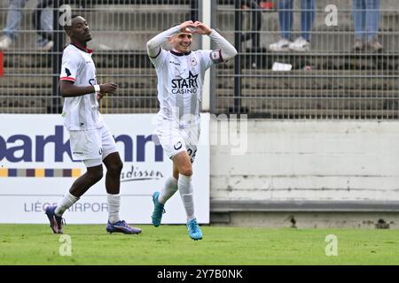 Seraing, Belgique. 29 septembre 2024. Jonathan D'Ostilio de Liège célèbre après avoir marqué lors d'un match de football entre le RFC Seraing et le RFC Liège, dimanche 29 septembre 2024 à Seraing, le jour 6 de la deuxième division 2024-2025 'Challenger Pro League' 1B du championnat belge. BELGA PHOTO JOHAN Eyckens crédit : Belga News Agency/Alamy Live News Banque D'Images