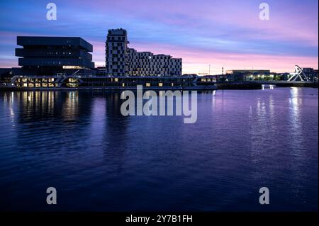 Lever de soleil dans le port du Havre, Normandie, France Banque D'Images