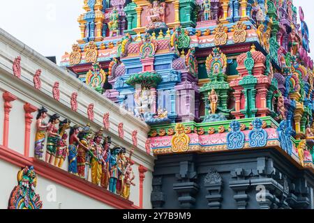 Design extérieur du temple Sri Thendayuthapani, style dravidien de l'architecture. Singapour. Banque D'Images