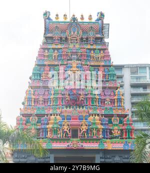 Design extérieur du temple Sri Thendayuthapani, style dravidien de l'architecture. Singapour. Banque D'Images