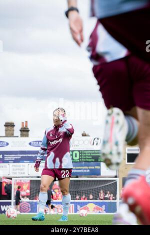 Londres, Royaume-Uni. 29 septembre 2024. Londres, Angleterre, septembre 29 2024 : Katrina Gorry (22 West Ham) s'échauffe avant le match de Super League féminin entre West Ham et Liverpool au Chigwell construction Stadium à Londres, en Angleterre. (Pedro Porru/SPP) crédit : SPP Sport Press photo. /Alamy Live News Banque D'Images