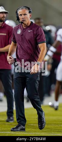 Les Seminoles de l'État de Floride MIKE NORVELL marchent sur la touche pendant le match entre les Seminoles de l'État de Floride et les Mustangs de SMU le 28 septembre 2024 au Gerald J. Ford Stadium de Dallas, Texas. (Photo par : Jerome Hicks/Sipa USA) crédit : Sipa USA/Alamy Live News Banque D'Images