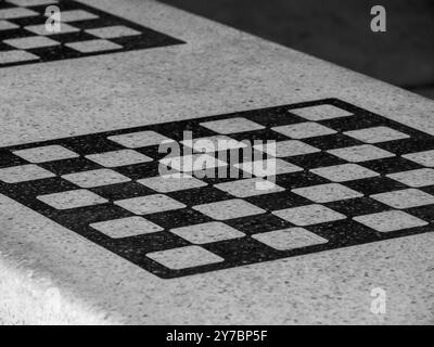 table d'échecs en granit dans le parc Banque D'Images