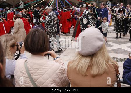 29 septembre 2024, Guildhall, Londres Costermongers Harvest Festival la Pearly Society tient son Festival de la récolte dans le Guildhall Yard de la ville de Londres. Crédit photo : Roland Ravenhill/Alamy Banque D'Images