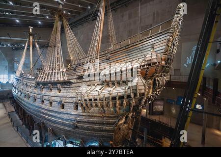 Stockholm, Suède - 9 mai 2024 : le navire Vasa affiche plus de 98% d'originalité avec des sculptures détaillées. Banque D'Images