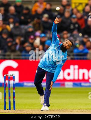 Bristol, Royaume-Uni, 29 septembre 2024. L'Angleterre Adil Rashid bowling lors du Fifth Metro Bank One Day International match entre l'Angleterre et l'Australie. Crédit : Robbie Stephenson/Gloucestershire Cricket/Alamy Live News Banque D'Images