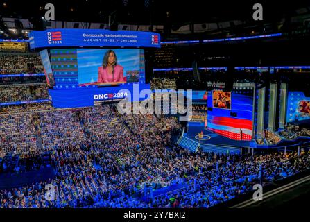 CHICAGO, Ill. – 22 août 2024 : Maya Harris, sœur du vice-président Kamala Harris, s'adresse à la Convention nationale démocrate de 2024. Banque D'Images