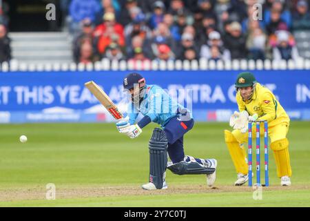 Bristol, Royaume-Uni. 29 septembre 2024. Adil Rashid de l'Angleterre joue un tir de sécurité lors du Fifth Metro Bank One Day International match Angleterre vs Australie au Seat unique Stadium, Bristol, Royaume-Uni, le 29 septembre 2024 (photo par Gareth Evans/News images) à Bristol, Royaume-Uni le 29/09/2024. (Photo de Gareth Evans/News images/SIPA USA) crédit : SIPA USA/Alamy Live News Banque D'Images