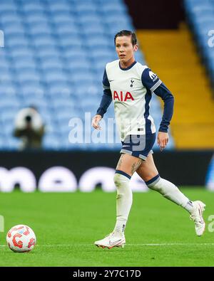 Villa Park, Birmingham le dimanche 29 septembre 2024. #28, Ashleigh Neville des Spurs sur le ballon lors du match de Super League féminine Barclays FA entre Aston Villa et Tottenham Hotspur à Villa Park, Birmingham le dimanche 29 septembre 2024. (Photo : Stuart Leggett | mi News) crédit : MI News & Sport /Alamy Live News Banque D'Images