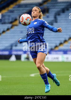 Leicester, Royaume-Uni. 29 septembre 2024. Leicester, Angleterre, 29 septembre 2024 : Ruby Mace (30 Leicester City) contrôle le ballon lors du match de Super League Barclays Womens entre Leicester City et Arsenal au King Power Stadium de Leicester, Angleterre (Natalie Mincher/SPP) crédit : SPP Sport Press photo. /Alamy Live News Banque D'Images