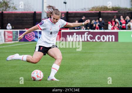 Londres, Royaume-Uni. 29 septembre 2024. Londres, Angleterre, septembre 29 2024 : Lucy Parry (2 Liverpool) en action lors du match de Super League entre West Ham et Liverpool au Chigwell construction Stadium à Londres, en Angleterre. (Pedro Porru/SPP) crédit : SPP Sport Press photo. /Alamy Live News Banque D'Images