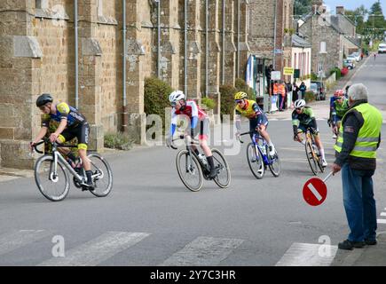 Coureurs en poursuite, à Mantilly, Normandie, France, Europe en septembre, 2024 Banque D'Images