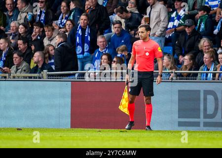 Doetinchem, pays-Bas. 29 septembre 2024. DOETINCHEM, PAYS-BAS - SEPTEMBRE 29 : arbitre assistant Murat Kucukerbir lors du match néerlandais Keuken Kampioen Divisie entre de Graafschap et vitesse au Stadion de Vijverberg le 29 septembre 2024 à Doetinchem, pays-Bas. (Photo de René Nijhuis/Orange Pictures) crédit : Orange pics BV/Alamy Live News Banque D'Images