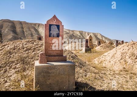 Kirghizistan, environs de Naryn, cimetière local Banque D'Images