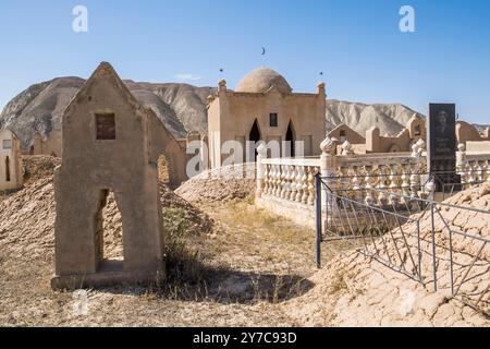 Kirghizistan, environs de Naryn, cimetière local Banque D'Images