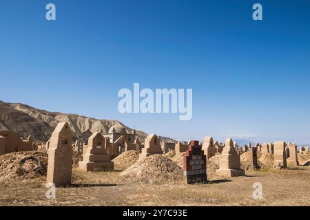 Kirghizistan, environs de Naryn, cimetière local Banque D'Images