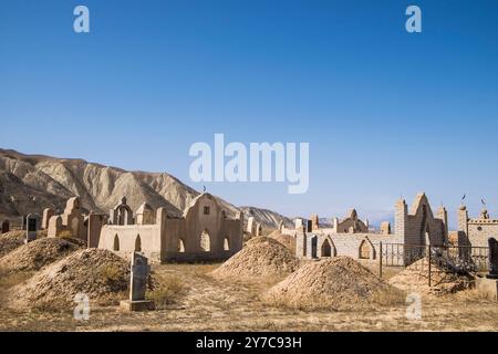 Kirghizistan, environs de Naryn, cimetière local Banque D'Images