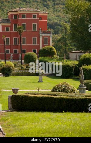 Villa Pellegrini est seul dans une position dominante à Castion Veronese, Vérone, Vénétie, Italie Banque D'Images