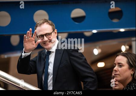 Birmingham, Royaume-Uni. 29 septembre 2024. Le candidat à la direction du parti Tom Tugendhat fait signe à la conférence. Le Parti conservateur est le deuxième plus grand parti politique du Royaume-Uni et se réunit à Birmingham pour sa conférence d'automne. Crédit : SOPA images Limited/Alamy Live News Banque D'Images