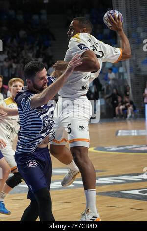 5 Edmilson Araujo d'Istres Provence Handball et 29 Youenn Cardinal de Cesson Rennes Métropole Handball match entre Cesson-Rennes et Istres le 26 septembre 2024 au Glaz Arena de Cesson-Sévigné, France - photo Laurent Lairys / DPPI Banque D'Images