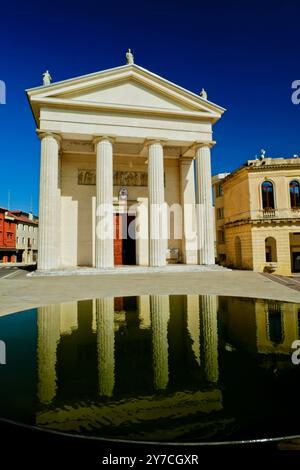 Valdobbiadene, la monumentale Piazza Marconi. Province de Trévise, Vénétie. Italie Banque D'Images