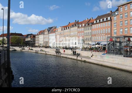 Copenhague/ Danemark/29 septembre 2024/ canal Gammel et vue sur le bâtiment depuis le pont hojbro à Copenhague. Photo. Francis Joseph Dean/Dean images non destinées à un usage commercial Banque D'Images