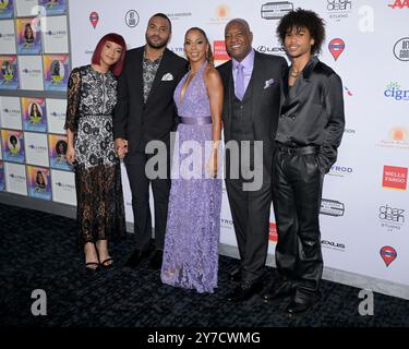 28 septembre 2024, Los Angeles, Californie, États-Unis : (de gauche à droite) Ryan Elizabeth Peete, Robinson James Peete, Holly Robinson Peete, Rodney Peete et Roman Peete assistent au Gala annuel DesignCare 2024 de la Fondation HollyRod. (Crédit image : © Billy Bennight/ZUMA Press Wire) USAGE ÉDITORIAL SEULEMENT! Non destiné à UN USAGE commercial ! Banque D'Images