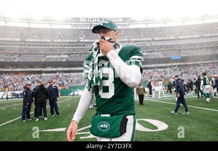 East Rutherford, États-Unis. 29 septembre 2024. Aaron Rodgers quitte le terrain après le match contre les Broncos de Denver lors de la quatrième semaine de la saison NFL au MetLife Stadium à East Rutherford, New Jersey, le dimanche 29 septembre 2024. Les Broncos ont battu les jets 10-9. Photo de John Angelillo/UPI crédit : UPI/Alamy Live News Banque D'Images