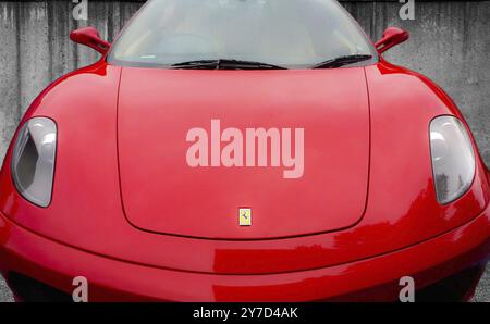 Façade de Ferrari F 430 F430 Spider en couleur Rosso Corsa Ferrari rouge, international Banque D'Images