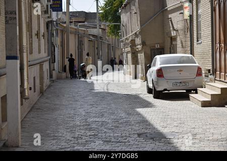 Boukhara, Ouzbékistan - 12 septembre 2024 : rue typique de Boukhara Banque D'Images