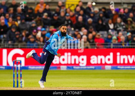 Bristol, Royaume-Uni, 29 septembre 2024. L'Angleterre Adil Rashid bowling lors du Fifth Metro Bank One Day International match entre l'Angleterre et l'Australie. Crédit : Robbie Stephenson/Gloucestershire Cricket/Alamy Live News Banque D'Images