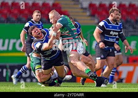 Leicester, Royaume-Uni. 29 septembre 2024. Joe HEYES des Leicester Tigers affronte W STUART de Bath Rugby lors du match Gallagher Premiership Leicester Tigers vs Bath Rugby à Welford Road, Leicester, Royaume-Uni, le 29 septembre 2024 (photo Mark Dunn/News images) à Leicester, Royaume-Uni le 29/09/2024. (Photo de Mark Dunn/News images/SIPA USA) crédit : SIPA USA/Alamy Live News Banque D'Images