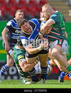 Leicester, Royaume-Uni. 29 septembre 2024. Joe HEYES des Leicester Tigers affronte W STUART de Bath Rugby lors du match Gallagher Premiership Leicester Tigers vs Bath Rugby à Welford Road, Leicester, Royaume-Uni, le 29 septembre 2024 (photo Mark Dunn/News images) à Leicester, Royaume-Uni le 29/09/2024. (Photo de Mark Dunn/News images/SIPA USA) crédit : SIPA USA/Alamy Live News Banque D'Images