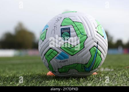 Maiden Castle, Durham City, le dimanche 29 septembre 2024. Une vue détaillée d'un ballon de match du Barclays Women's Championship match pendant le match du FA Women's Championship entre le Durham Women FC et Birmingham City au Maiden Castle, Durham City le dimanche 29 septembre 2024. (Photo : Mark Fletcher | mi News) crédit : MI News & Sport /Alamy Live News Banque D'Images