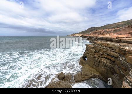 Côte rocheuse au Cabrillo National Monument sur point Loma à San Diego en Californie. Banque D'Images